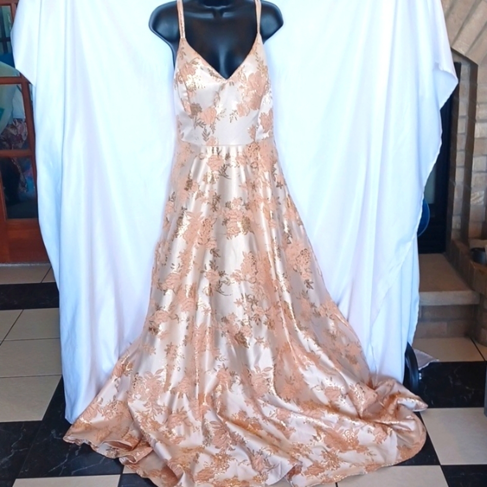 City Triangles NWT Size 15 Ball Gown!  Blush Gold Brocade,  side zip, 3 layers
